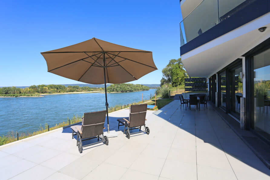 SUITE LOUNGE – PHIL’S LOUNGES